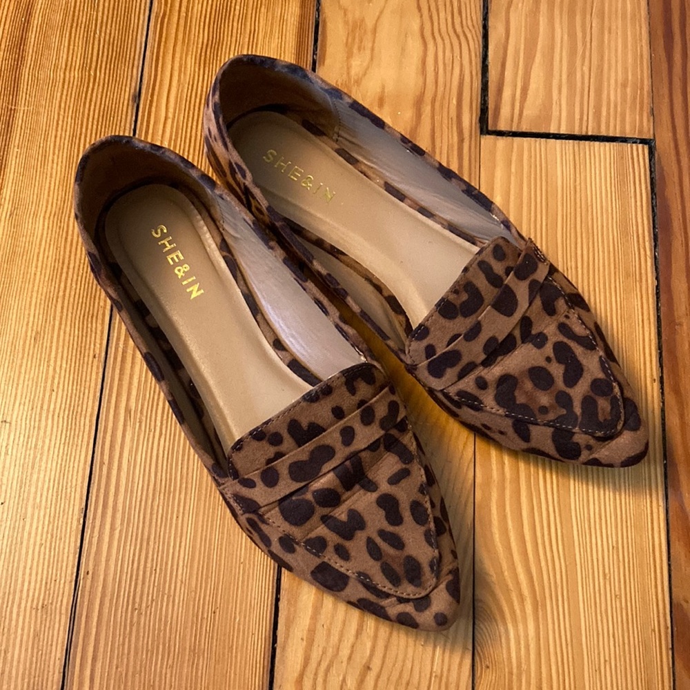 Leopard flat loafers size 8